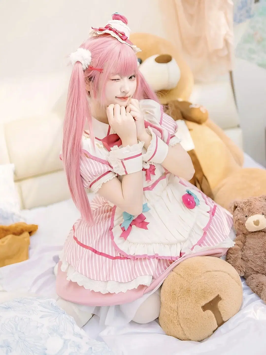 粉调甜lo穿搭，室内玩偶氛围感写真 - 余森屿。 - 第3张