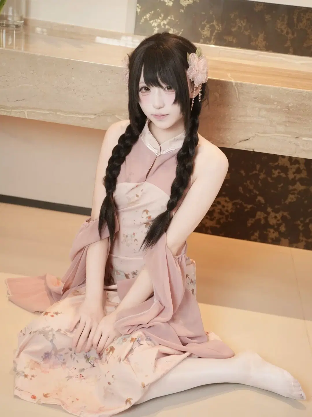 Springtime Snapshot: Neo-Chinese Style Cheongsam by 余森屿。 - Image 2