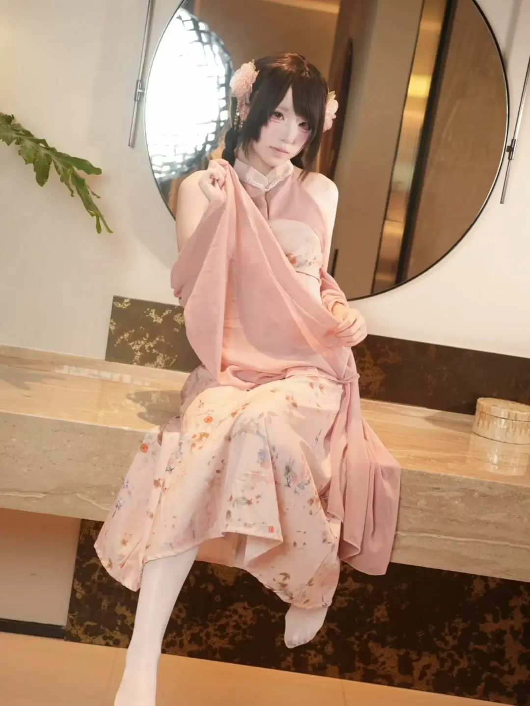 Springtime Snapshot: Neo-Chinese Style Cheongsam by 余森屿。 - Image 4