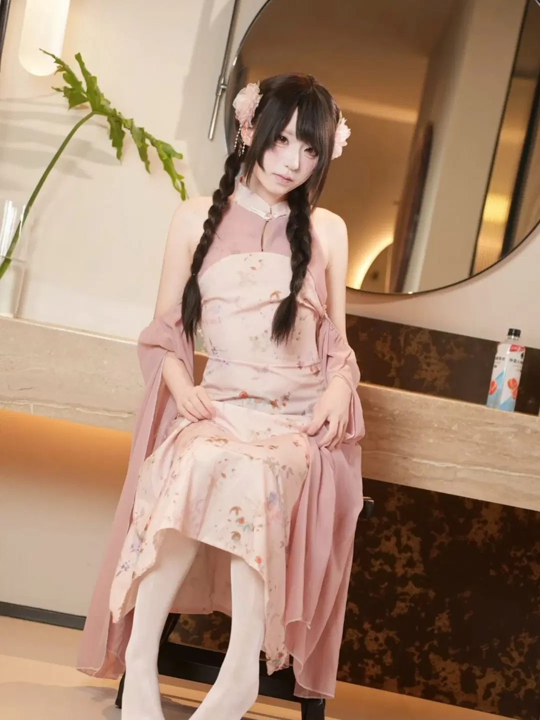 Springtime Snapshot: Neo-Chinese Style Cheongsam by 余森屿。 - Image 5