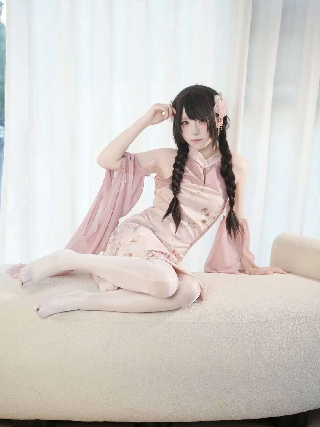 Springtime Snapshot: Neo-Chinese Style Cheongsam by 余森屿。 - Image 6