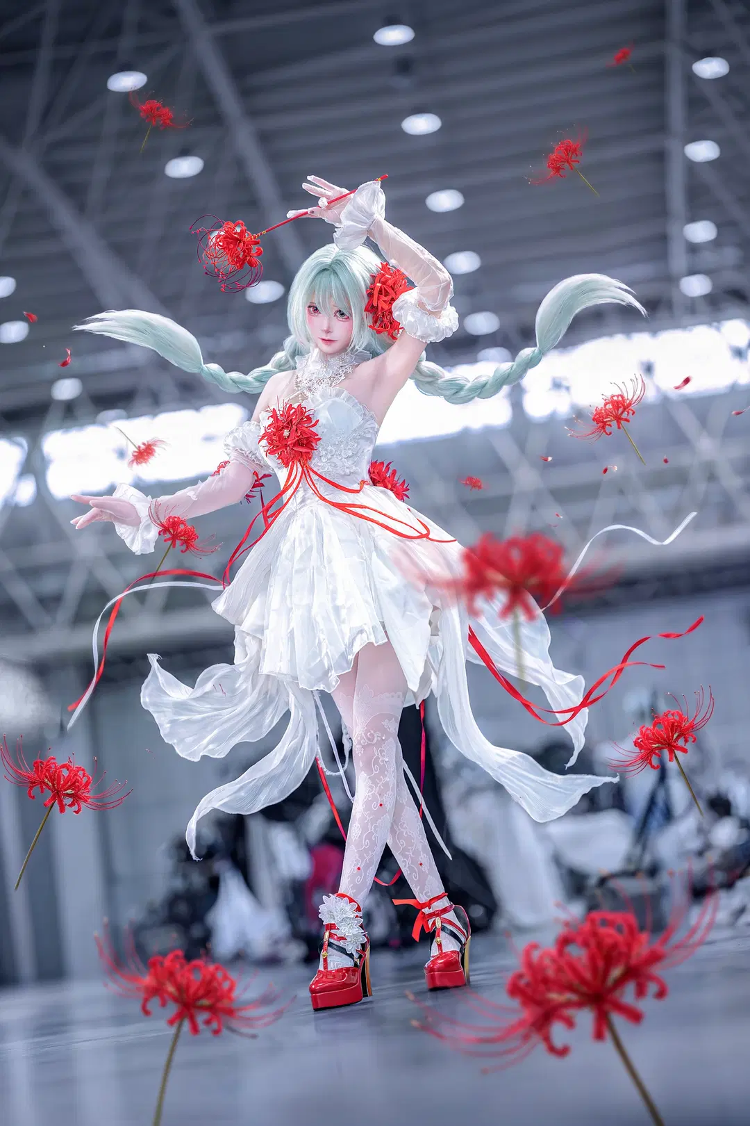 鸣潮, 弗洛洛cos, 漫展cos, 彼岸花, 白丝袜