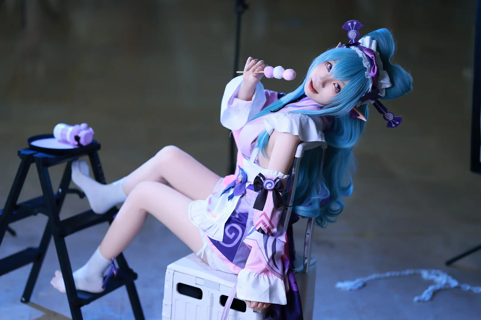 イベント写真, エルフ耳コスプレ, スタジオポートレート, 白ストッキング, ピンク紫のドレス
