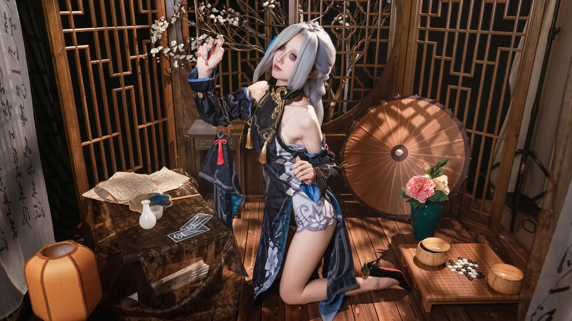 [Shenhe cosplay] Genshin Impact Frostflower Dew: Ethereal elegance under light and shadow by 貓羽www - Image 2