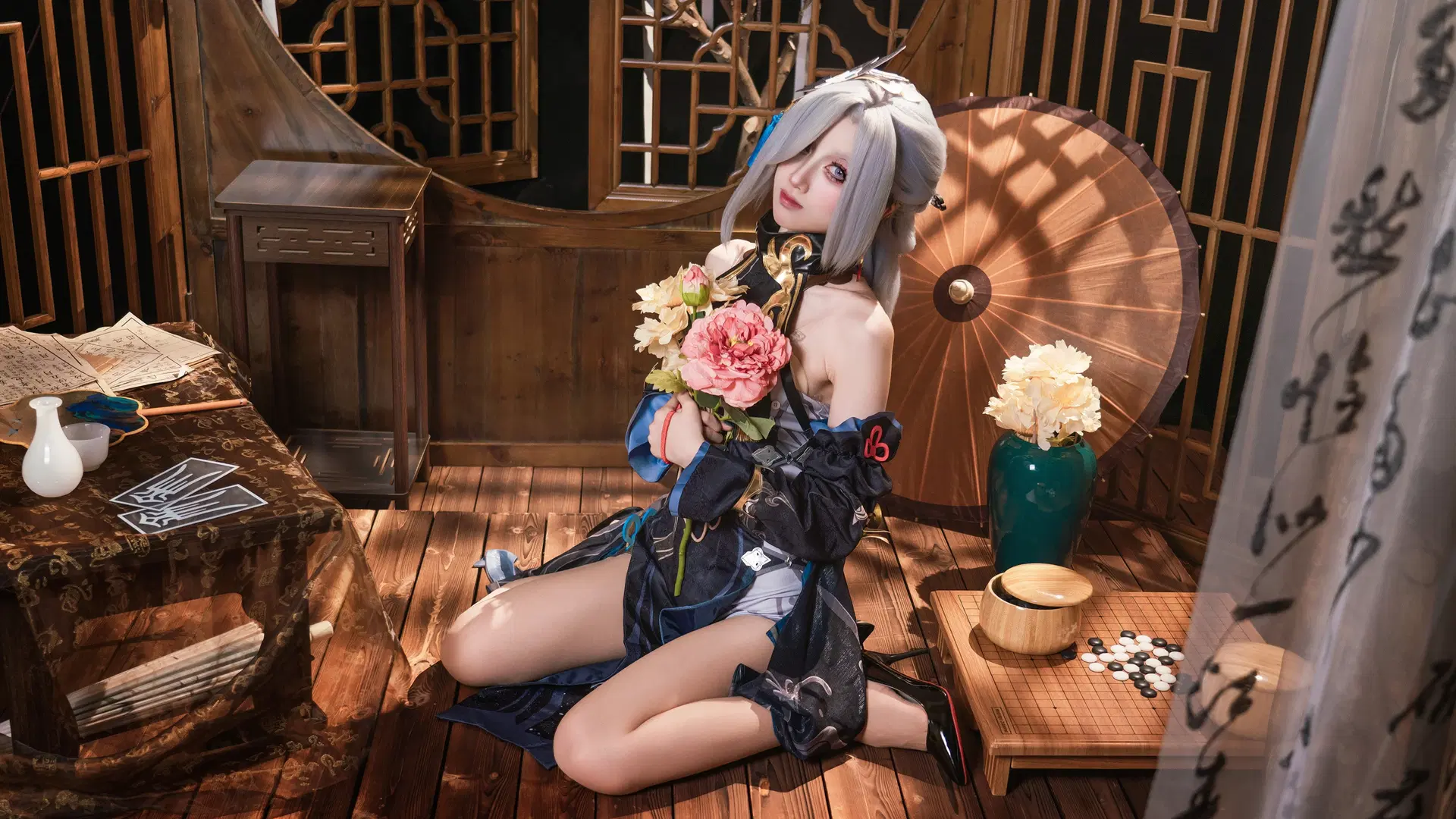[Shenhe cosplay] Genshin Impact Frostflower Dew: Ethereal elegance under light and shadow by 貓羽www - Image 4