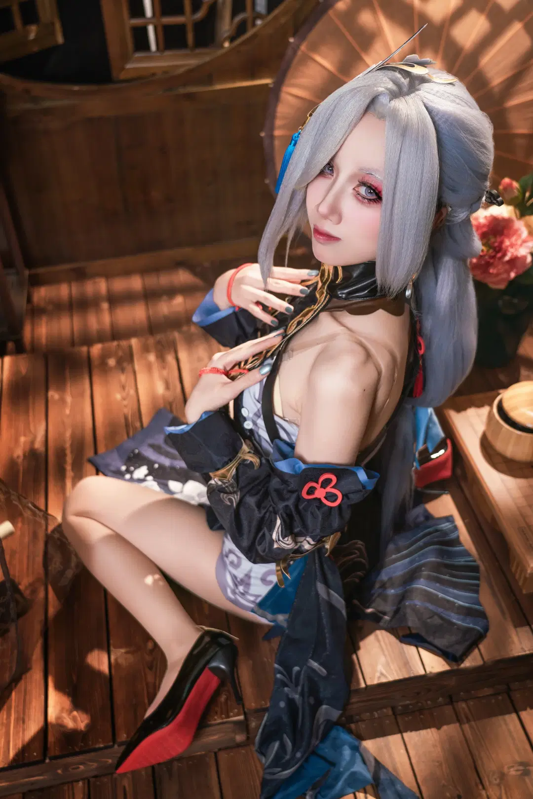 [Shenhe cosplay] Genshin Impact Frostflower Dew: Ethereal elegance under light and shadow by 貓羽www - Image 6