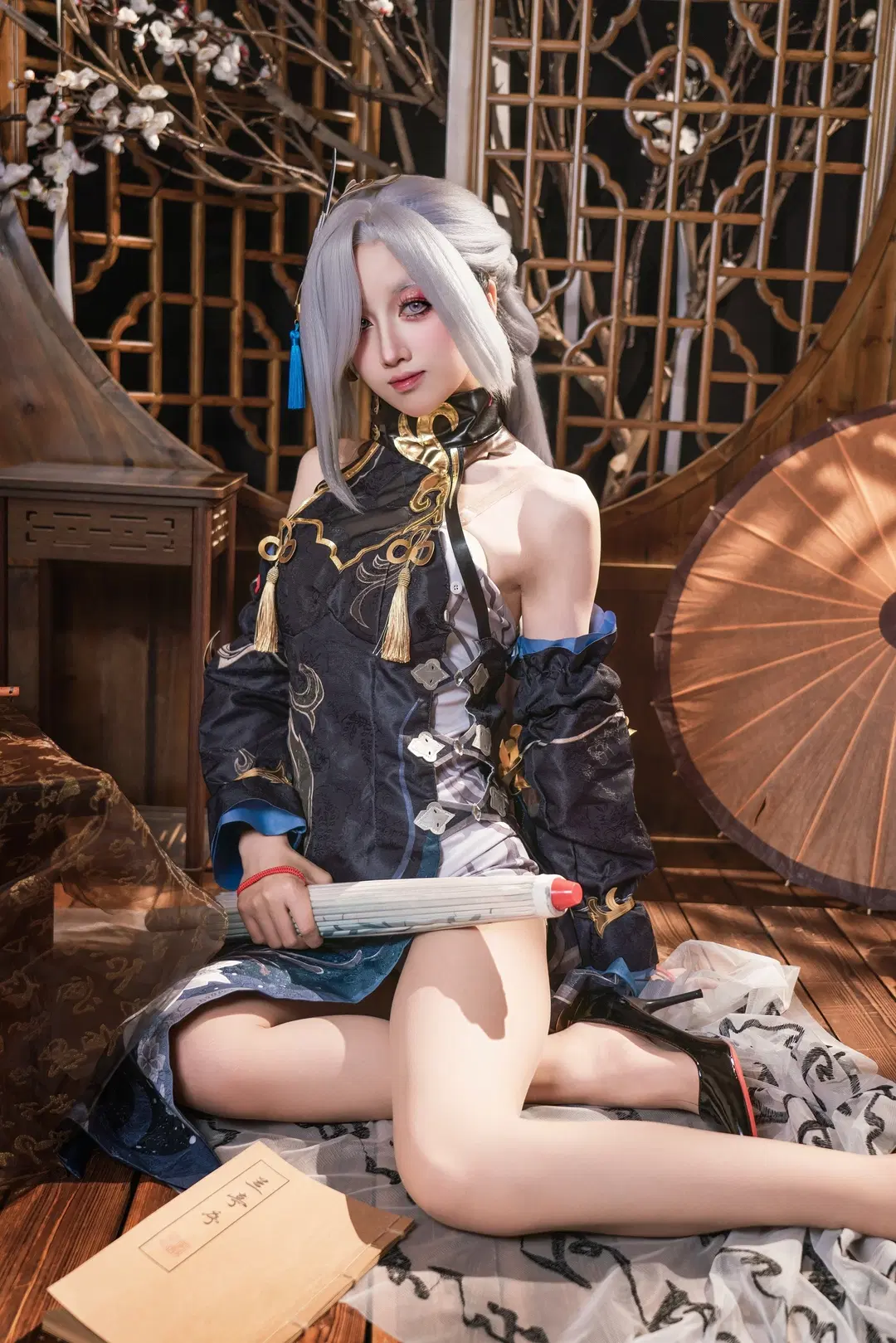 [Shenhe cosplay] Genshin Impact Frostflower Dew: Ethereal elegance under light and shadow by 貓羽www - Image 9