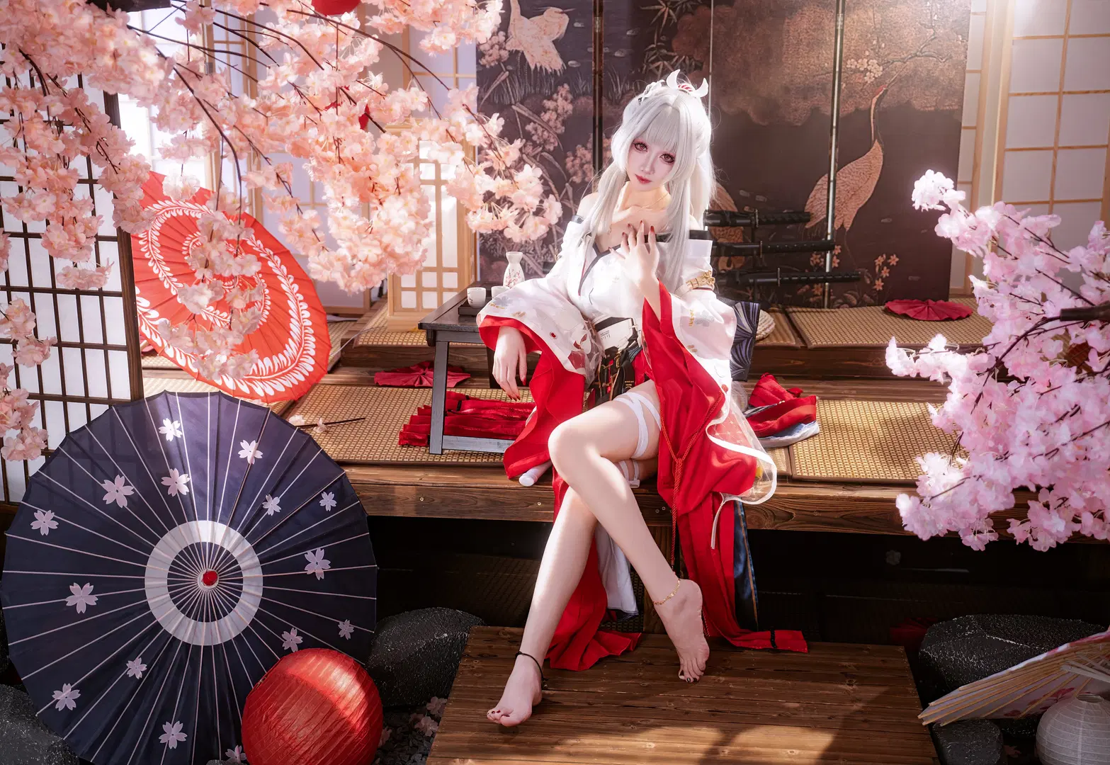 【緋雪cos】鳴潮緋雪，紅白和風下的清冷反差感 - 貓羽www - 第2張