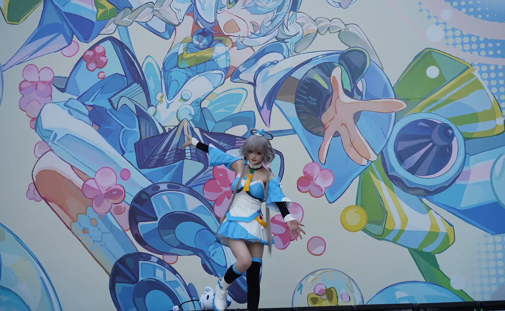 【Luo Tianyi cosplay】14th anniversary Universal Studios Performance Behind-the-Scenes: Vsinger Stage Energy (Stockings) by 村上図図 - Image 3