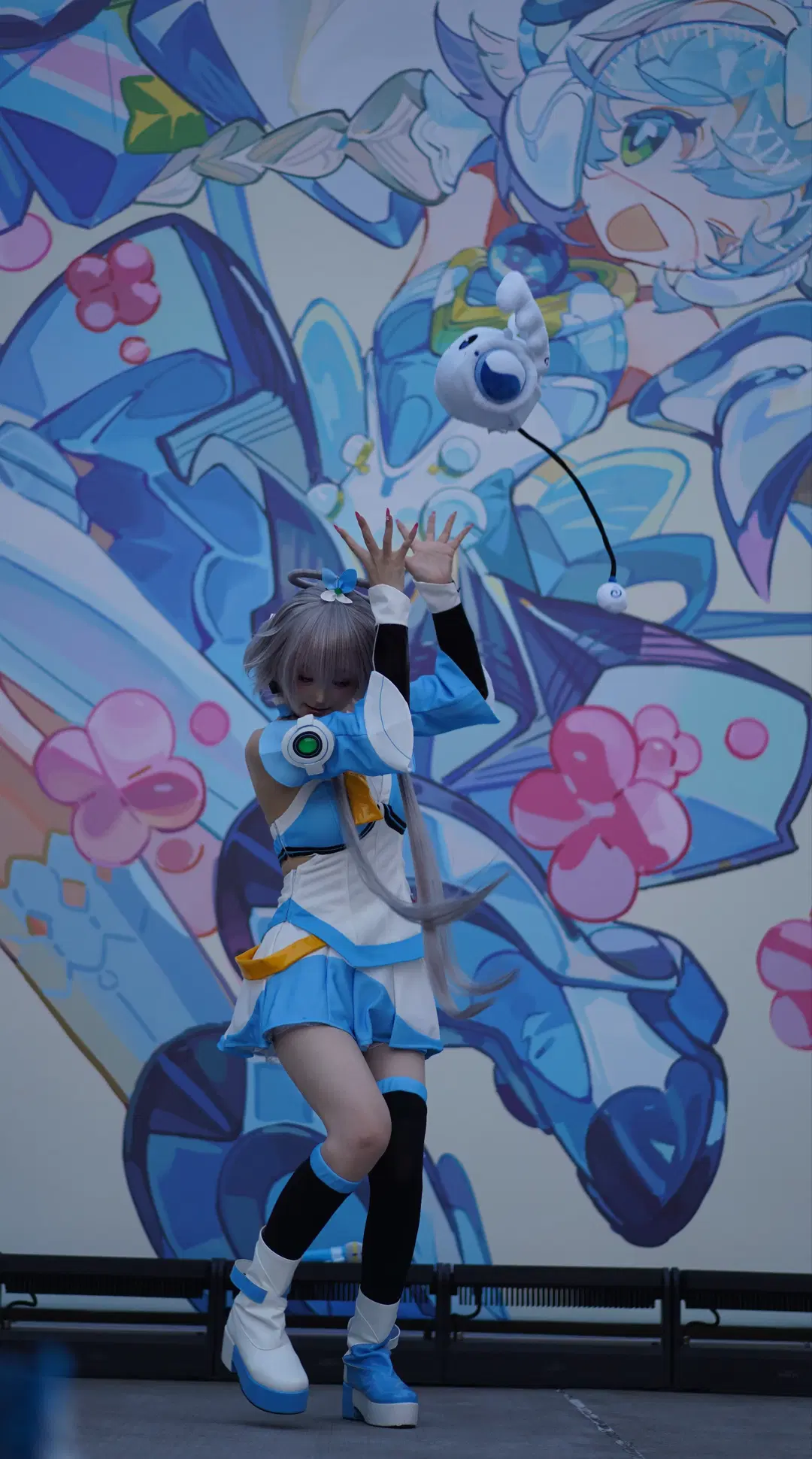 【Luo Tianyi cosplay】14th anniversary Universal Studios Performance Behind-the-Scenes: Vsinger Stage Energy (Stockings) by 村上図図 - Image 4