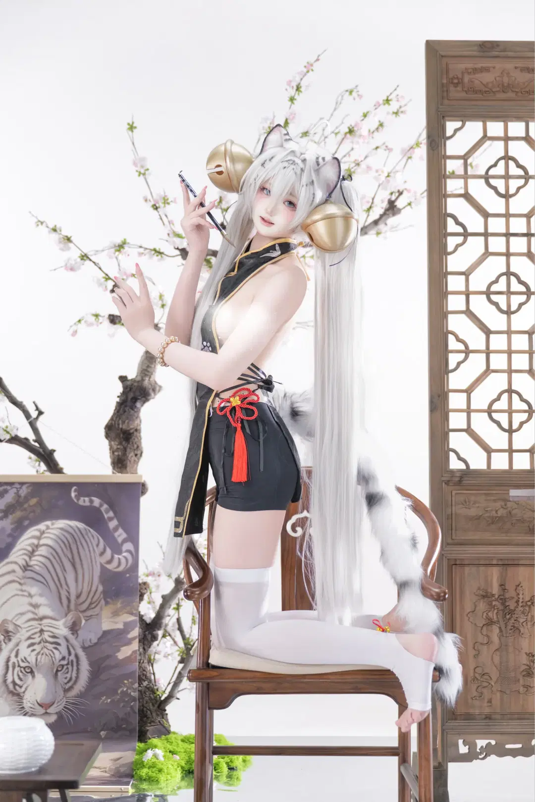 白虎娘cos, 国风cosplay, 白毛双马尾, 兽耳娘, 白色丝袜