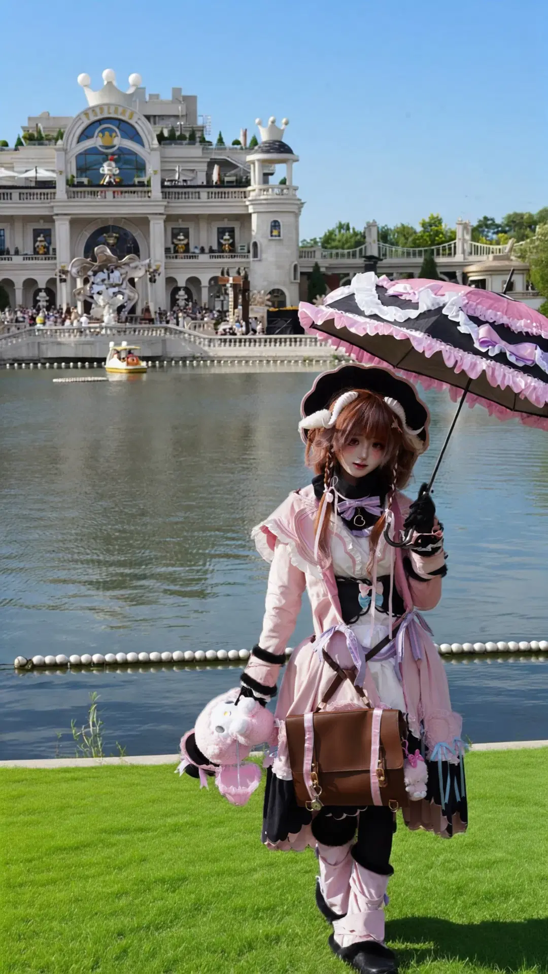 [Eyjafjalla Cosplay] Arknights - Bolívar Diagnosed: This Pink Little Witch Outfit Is Packed with Intricate Details by 村上図図 - Image 3