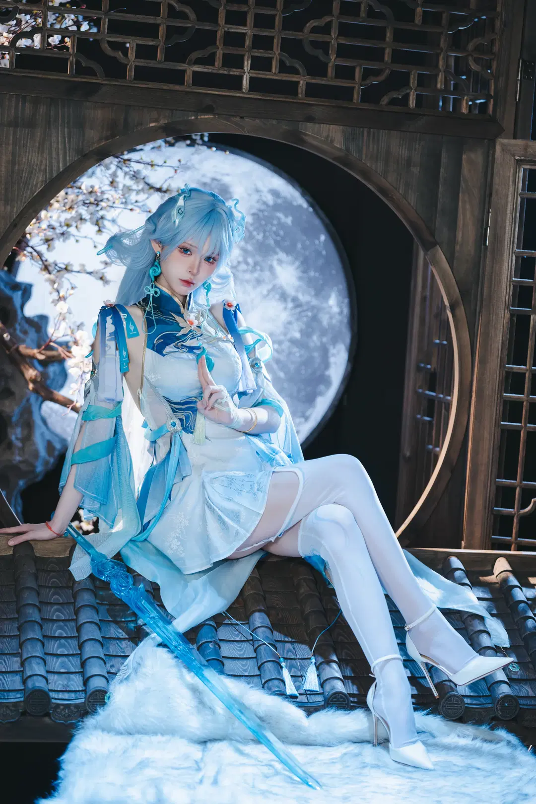 [Qingxiao cosplay] Wuthering Waves: Ice-Blue Chinese Elegance Under Moonlight by 粥粥 - Image 3