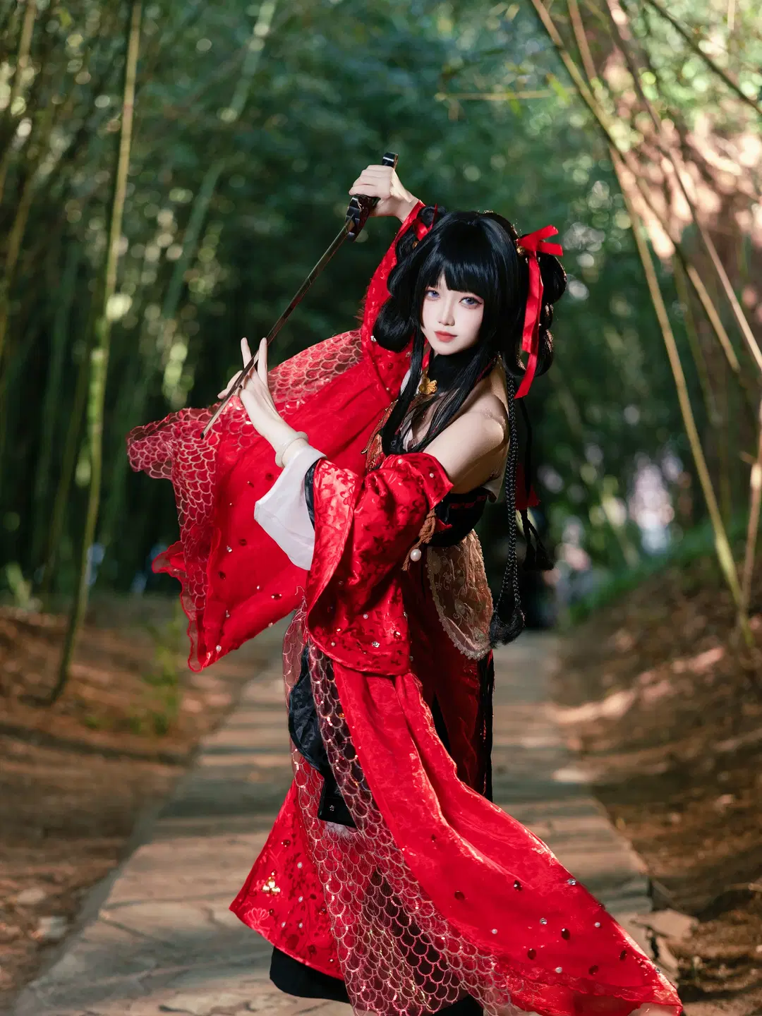 A Dream of Jianghu Canghai cosplay: A red and black Hanfu silhouette deep in the bamboo forest by 沈诗若 - Image 4
