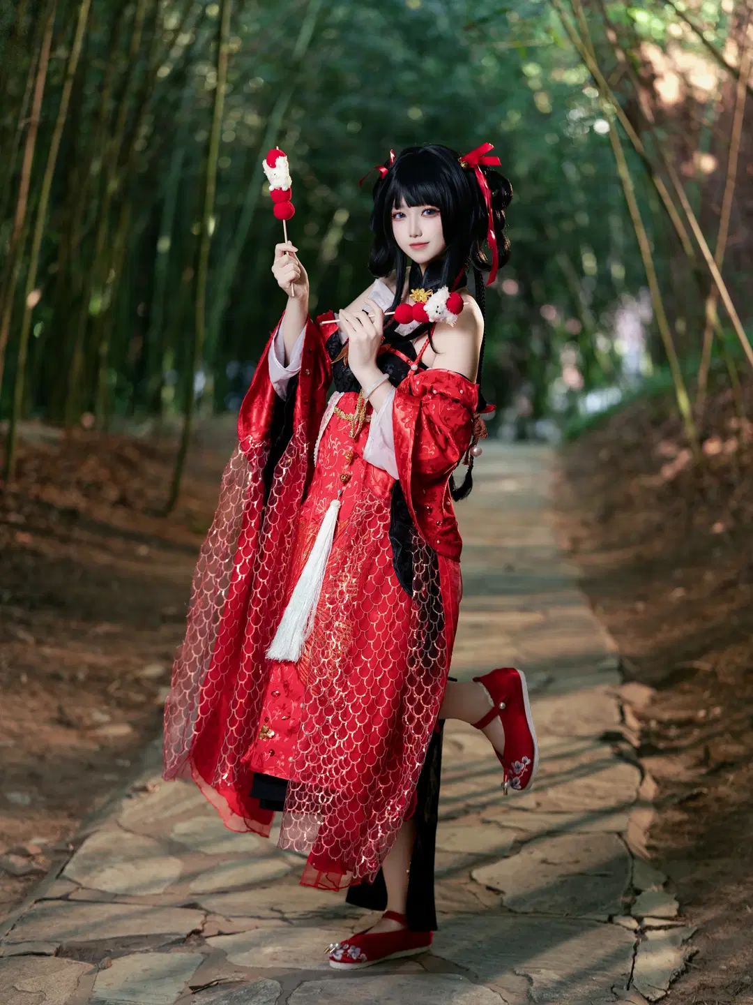 A Dream of Jianghu Canghai cosplay: A red and black Hanfu silhouette deep in the bamboo forest by 沈诗若 - Image 5