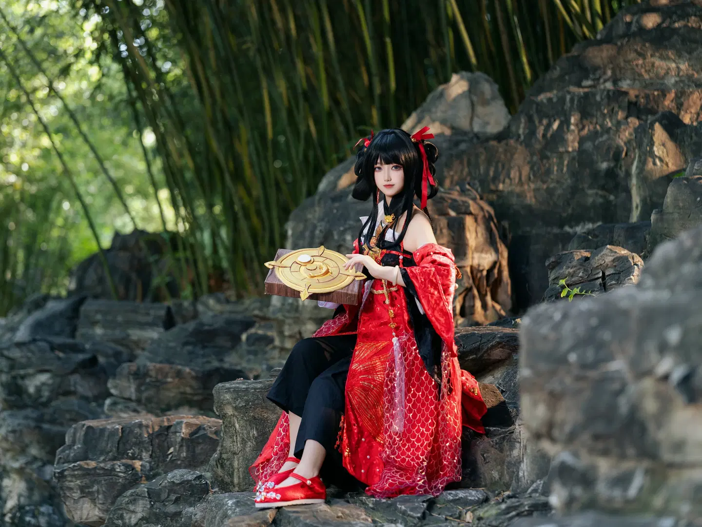 A Dream of Jianghu Canghai cosplay: A red and black Hanfu silhouette deep in the bamboo forest by 沈诗若 - Image 8