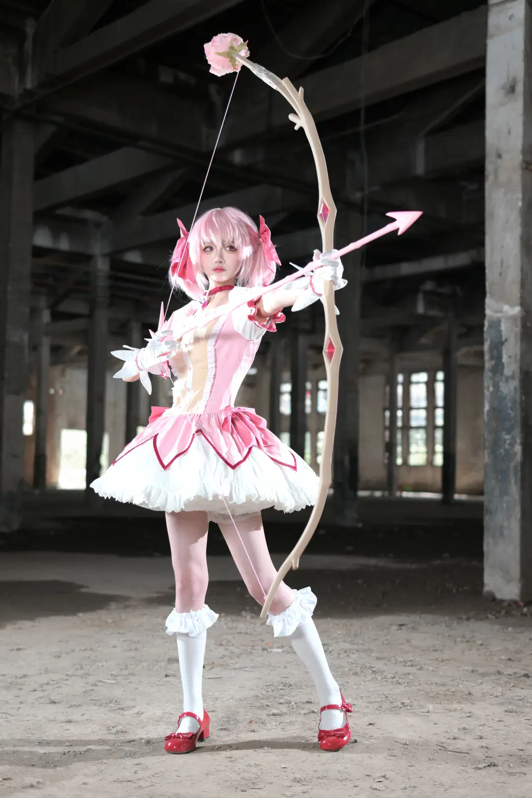 [Madoka Kaname cosplay] The Pink Archer in an abandoned factory photoshoot by 小时汤泡饭 - Image 10