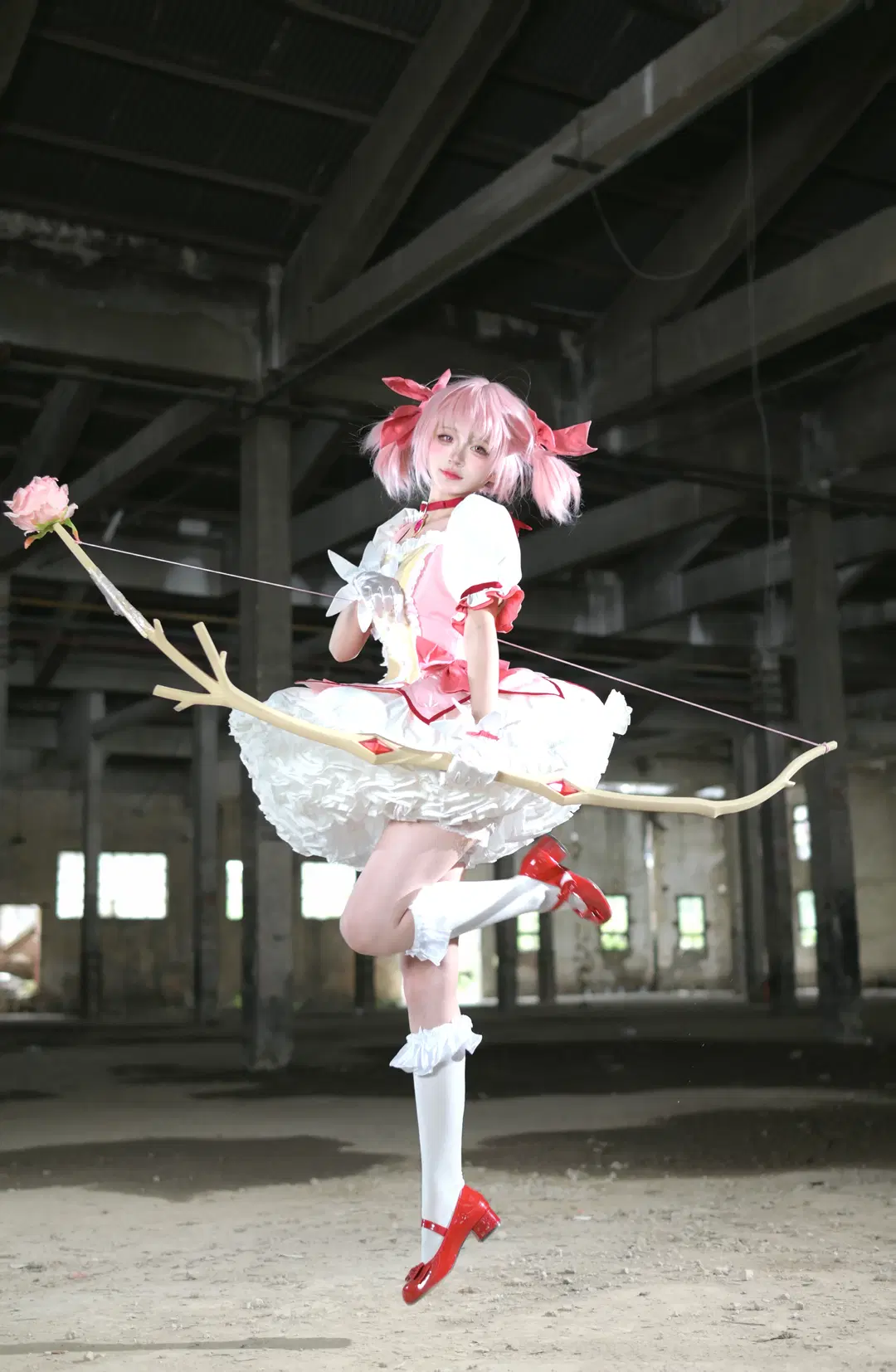 [Madoka Kaname cosplay] The Pink Archer in an abandoned factory photoshoot by 小时汤泡饭 - Image 11