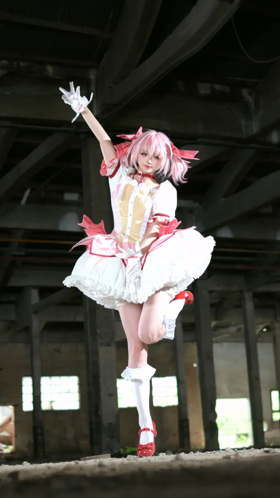 [Madoka Kaname cosplay] The Pink Archer in an abandoned factory photoshoot by 小时汤泡饭 - Image 4