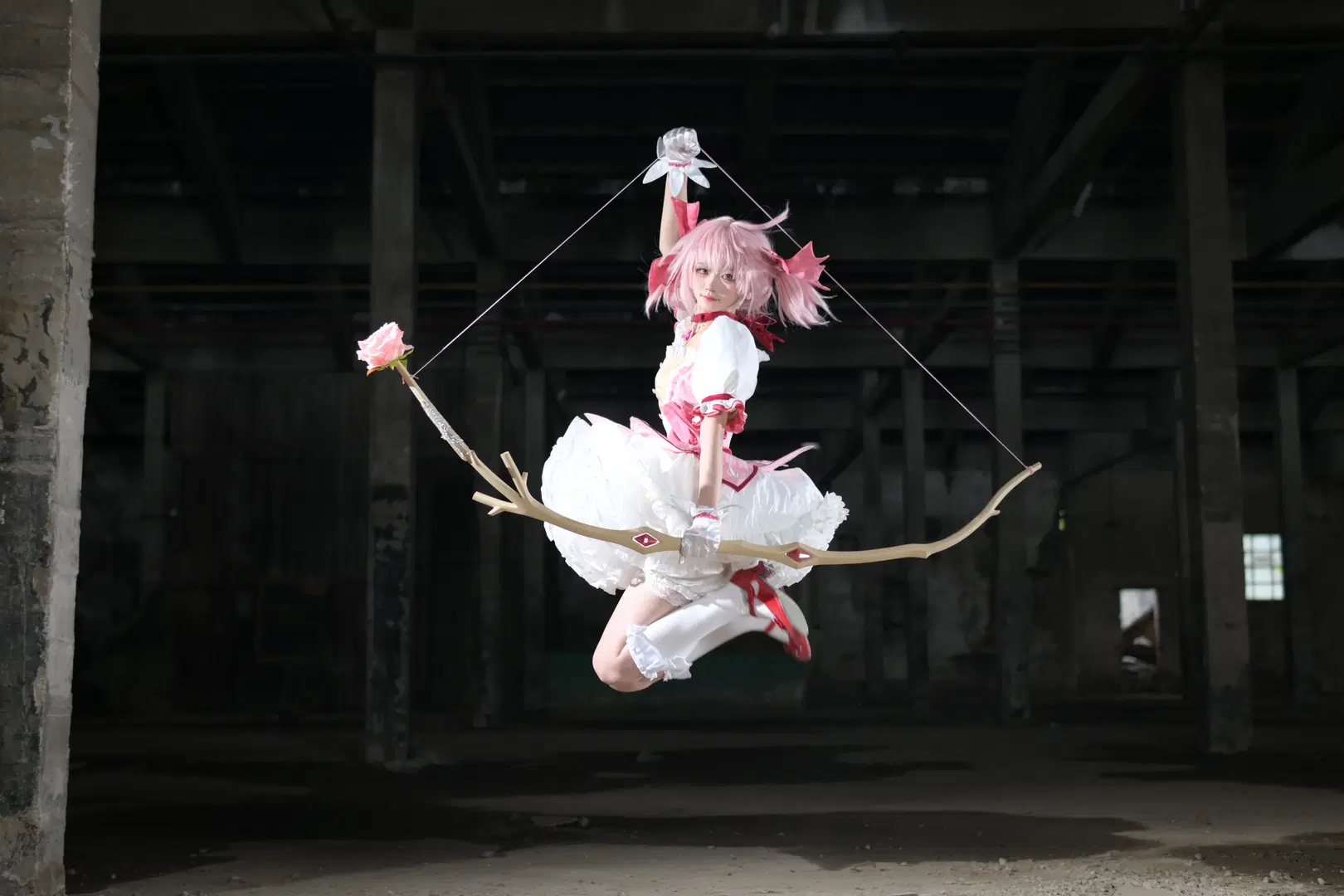 [Madoka Kaname cosplay] The Pink Archer in an abandoned factory photoshoot by 小时汤泡饭 - Image 6