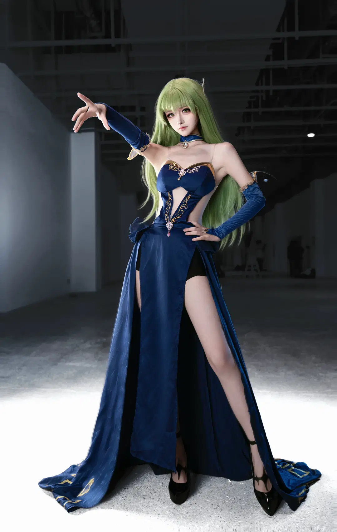 二次元cosplay, 反叛的鲁路修, C.C.cos, 高开叉礼服, 暗夜鎏金