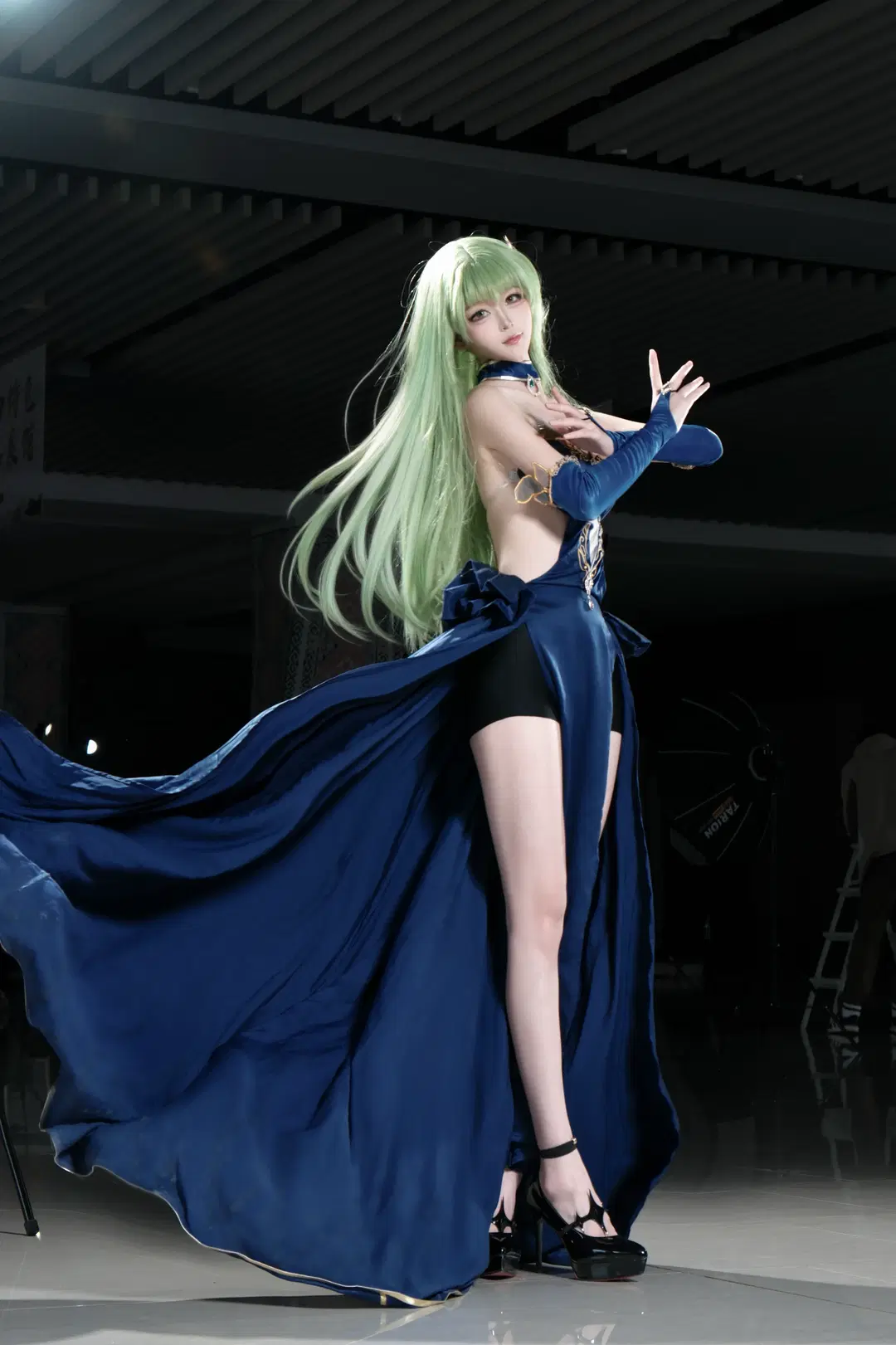 二次元コスプレ, コードギアス 反逆のルルーシュ, コスプレ会場写真, C.C.コスプレ, ハイ・スリット・ロングドレス