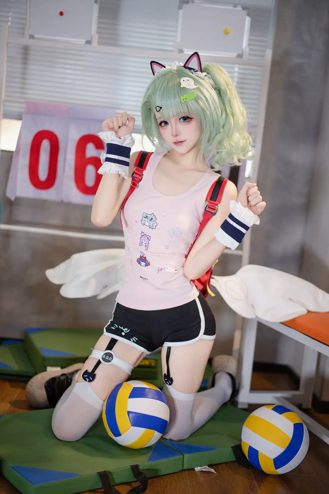 【千夏 コスプレ】『ゼンレスゾーンゼロ』ピンクのタンクトップと白ストッキングが放つスポーティーな元気感 - 小时汤泡饭 - 2枚目