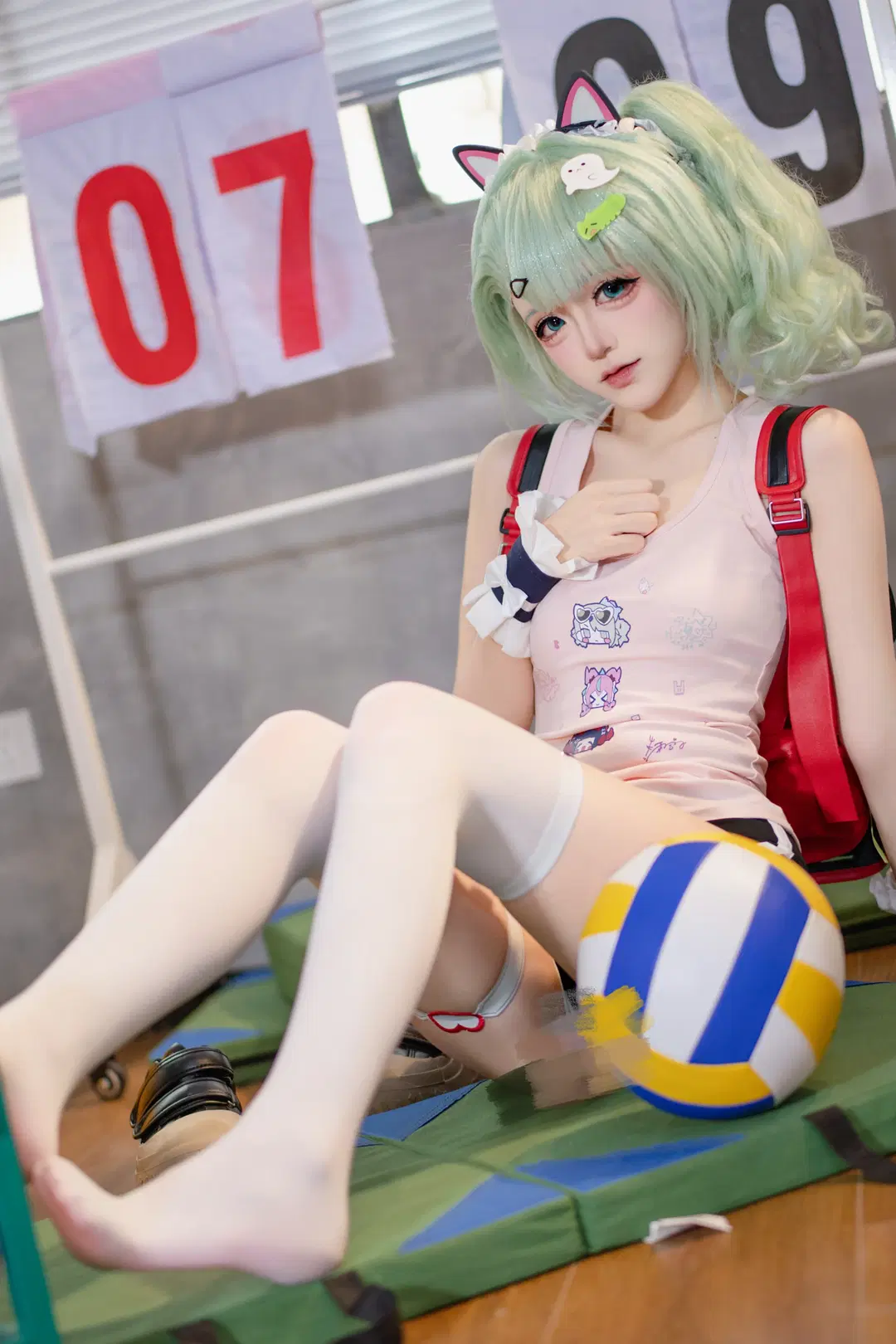 【千夏 コスプレ】『ゼンレスゾーンゼロ』ピンクのタンクトップと白ストッキングが放つスポーティーな元気感 - 小时汤泡饭 - 3枚目