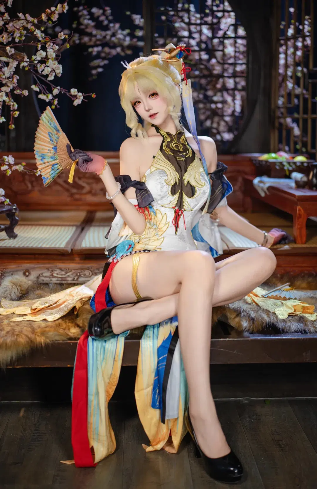 鳴潮, コスプレ撮影, 中国風のシーン, 穂穂コスプレ, 扇子とハイヒール