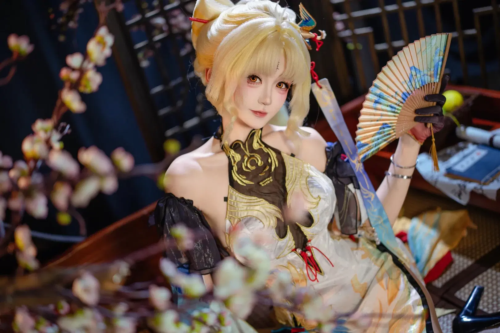 【穗穗cos】鸣潮里的国风旗袍造型，黑金质感太绝了 - 小时汤泡饭 - 第4张