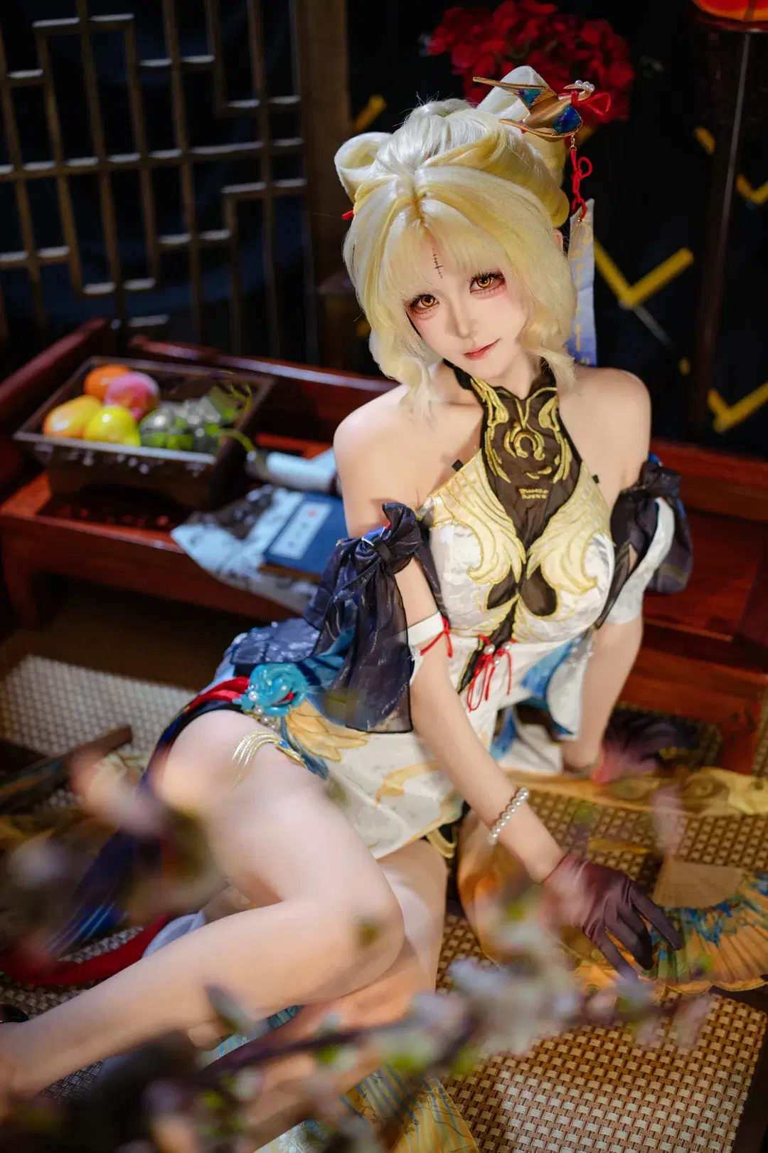 【穗穗cos】鸣潮里的国风旗袍造型，黑金质感太绝了 - 小时汤泡饭 - 第5张
