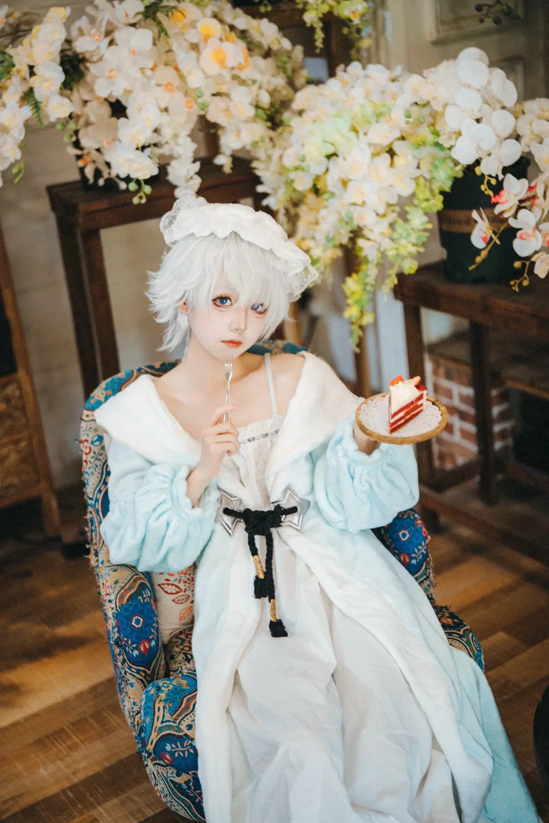 Cosplay photoshoot, Final Fantasy XIV, Retro indoor photoshoot, Alisaie cosplay, White hair and blue eyes