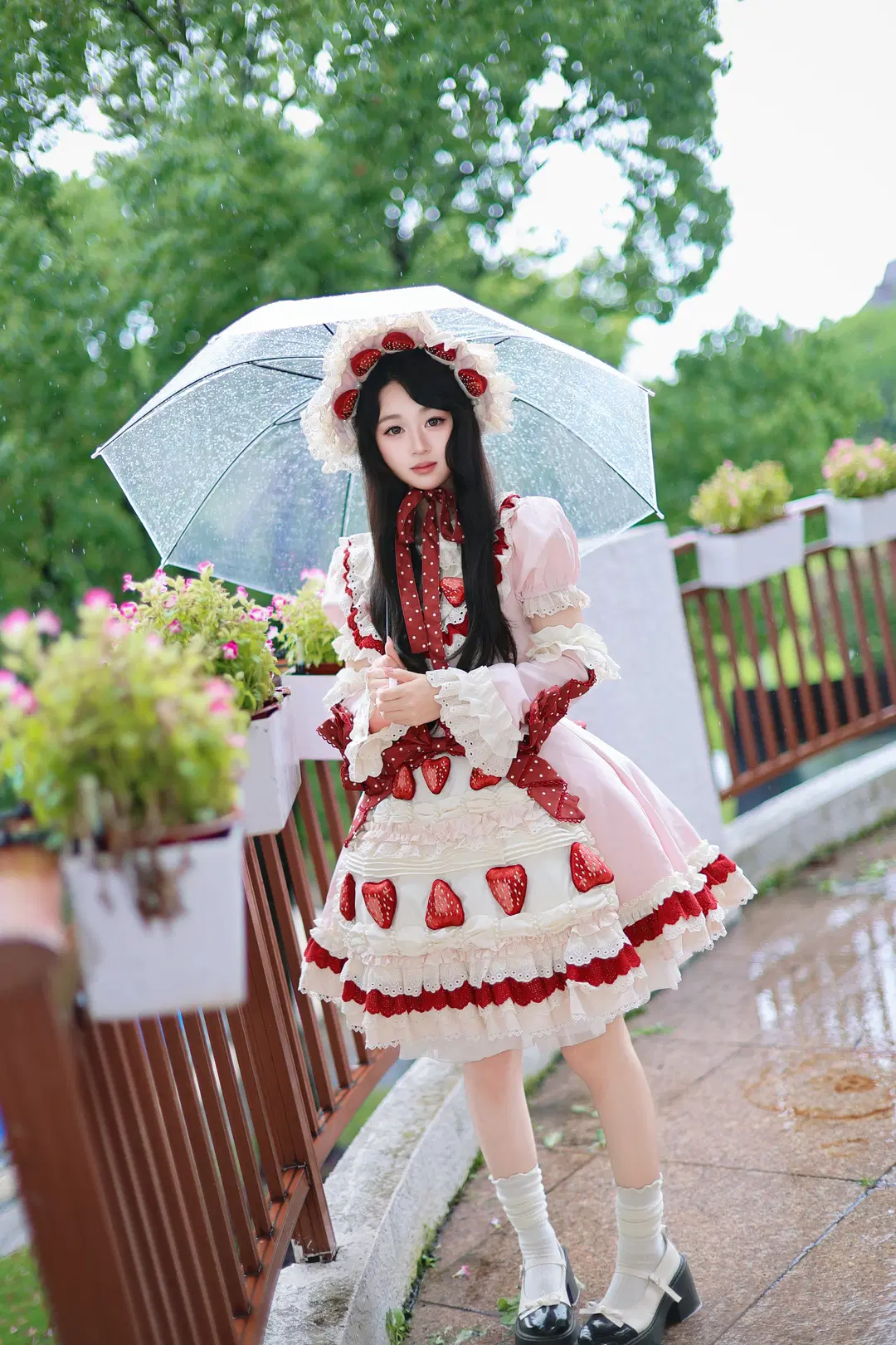 Convention photos, Lolita outfit coordination, White socks, strawberry Lolita dress, Sweet Lolita