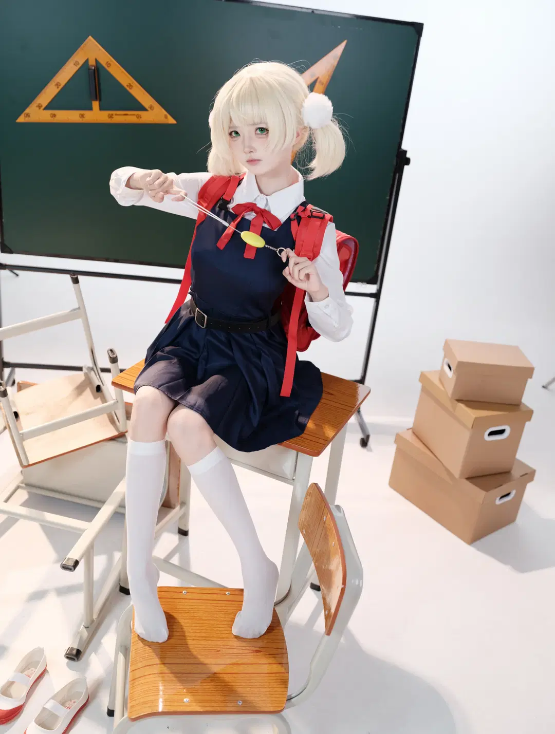 【时雨羽衣cos】白棚教室风，双马尾与红书包的拍照姿势分享 - ni不早说 - 第3张
