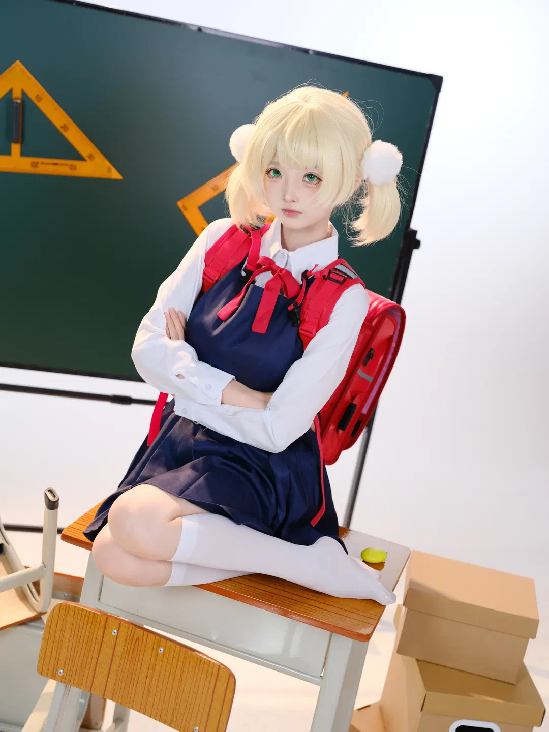 【时雨羽衣cos】白棚教室风，双马尾与红书包的拍照姿势分享 - ni不早说 - 第4张
