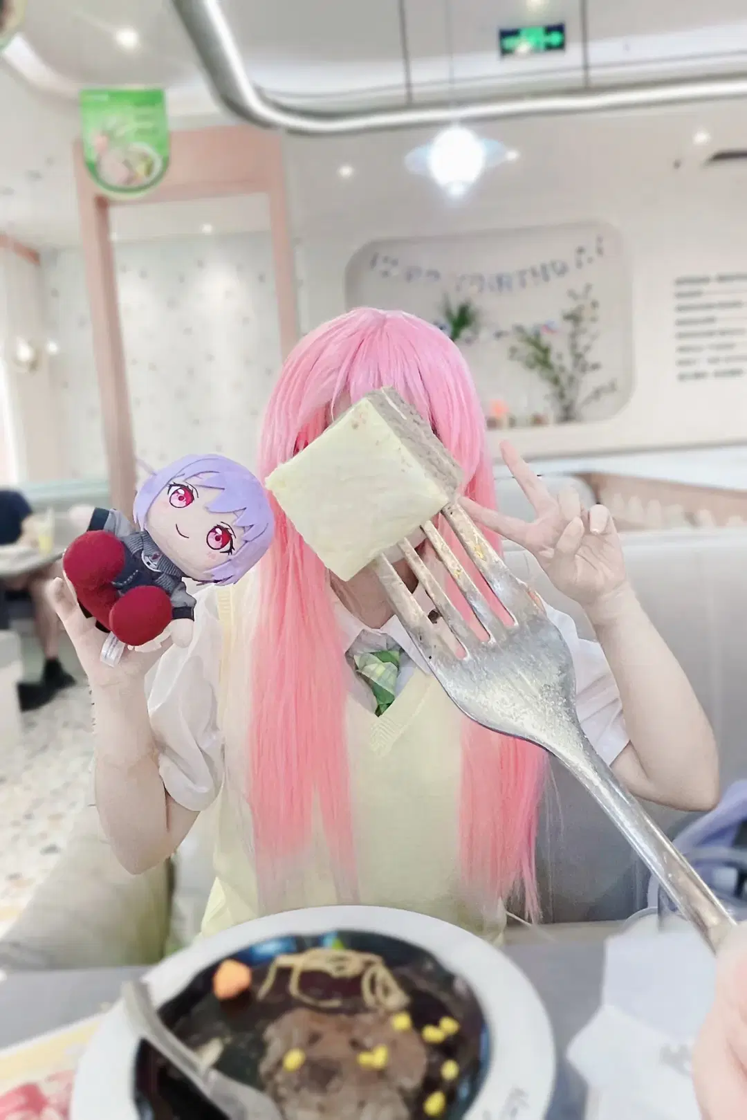 粉色假发, 千早爱音cos, 制服穿搭, 喵梦cos, 餐厅打卡