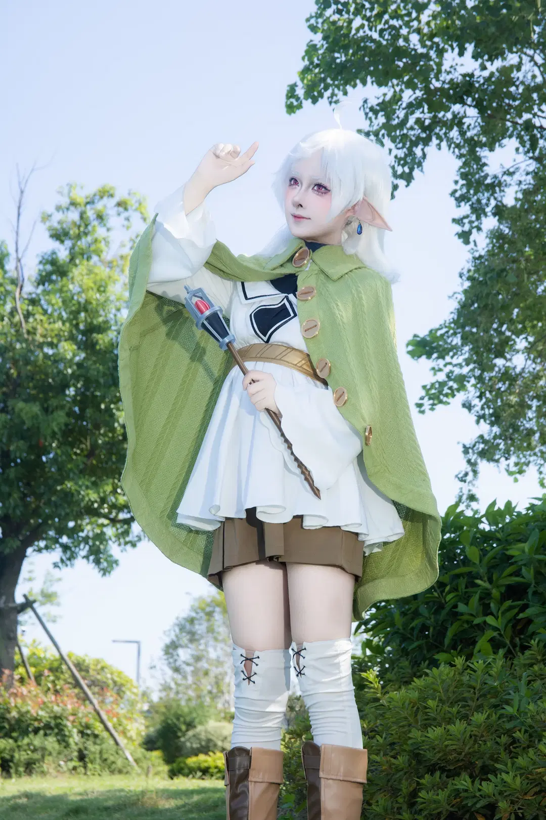 【Sylphiette cosplay】Mushoku Tensei: Jobless Reincarnation — Mage of the Waterside Woods: Outdoor Portrait with White Stockings by 矢泽焰焰子 - Image 3