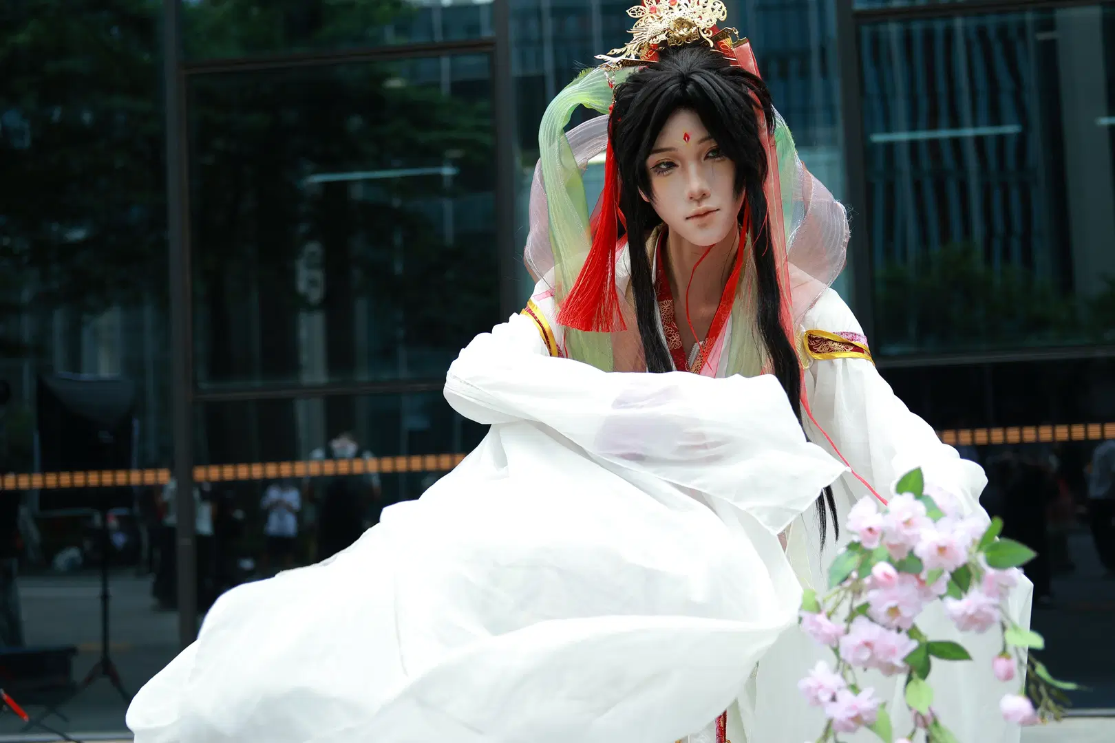 [Xie Lian cosplay] Sword of Blossoms: Flower Goddess Ling at the Expo by 鹅鹅鹅 - Image 2