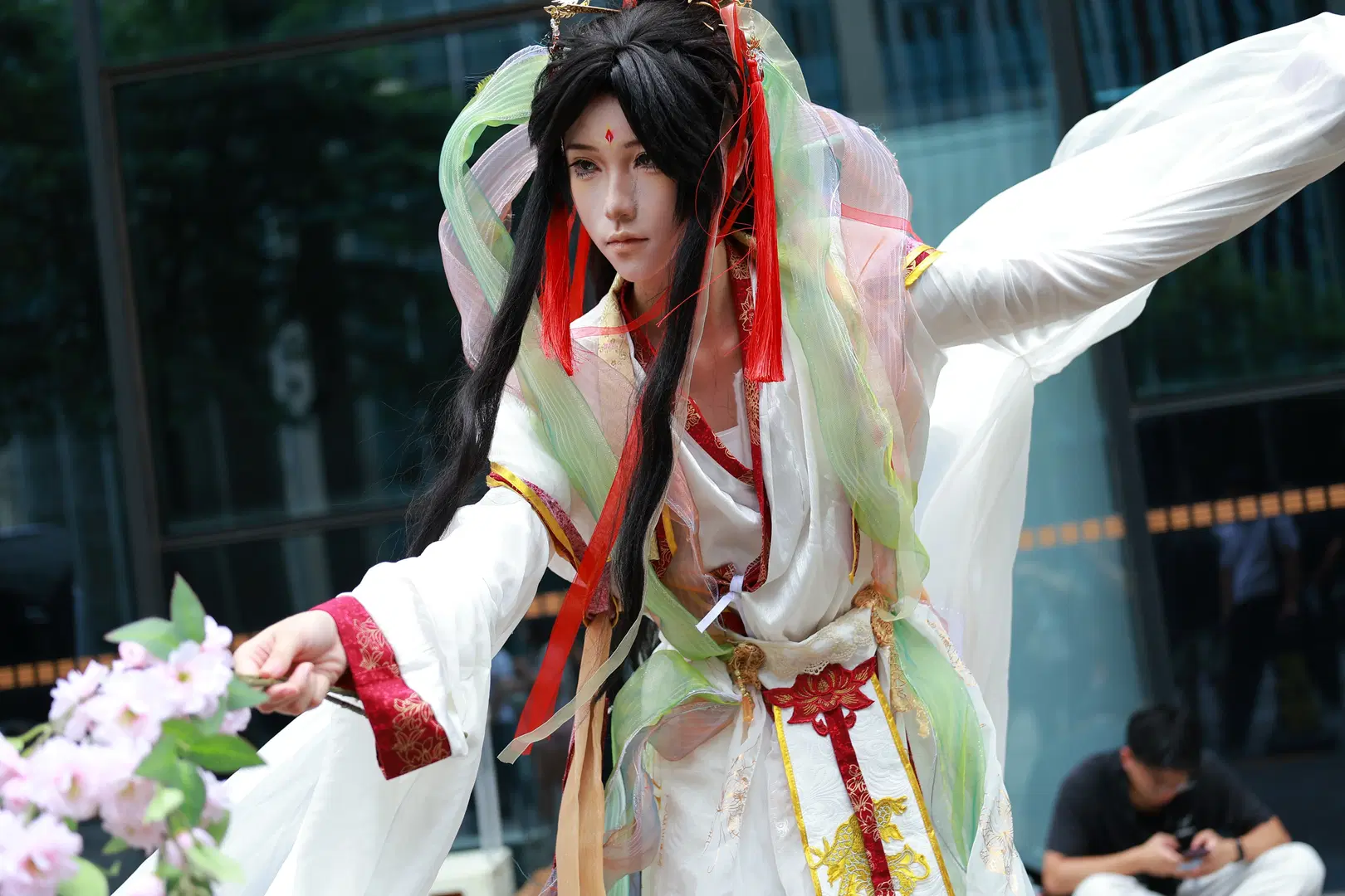 [Xie Lian cosplay] Sword of Blossoms: Flower Goddess Ling at the Expo by 鹅鹅鹅 - Image 3