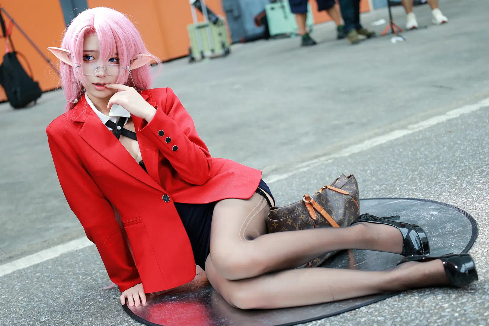 cosplay, 螢火蟲漫展, 粉發, 絲襪, 紅西裝