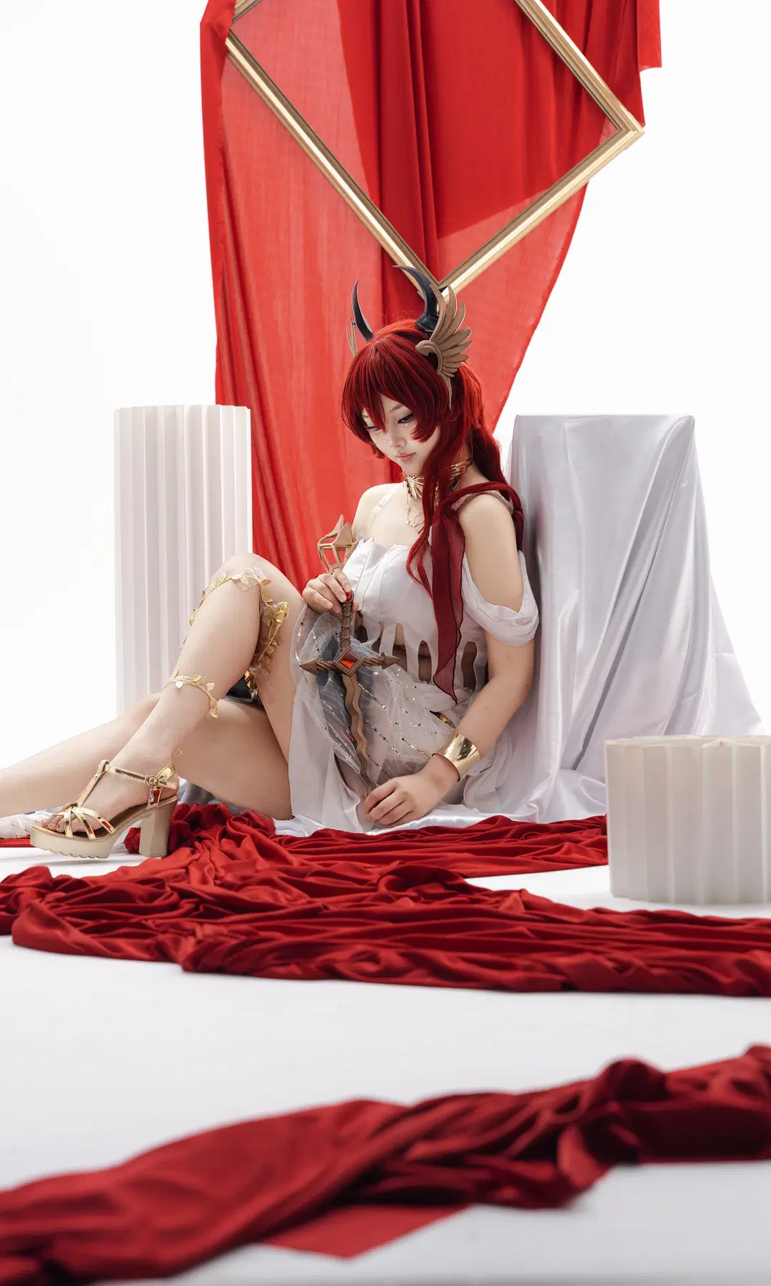 [Surtr cosplay] Arknights Ambience Synesthesia: White Studio Set Design Sharing by Bearsan - Image 2