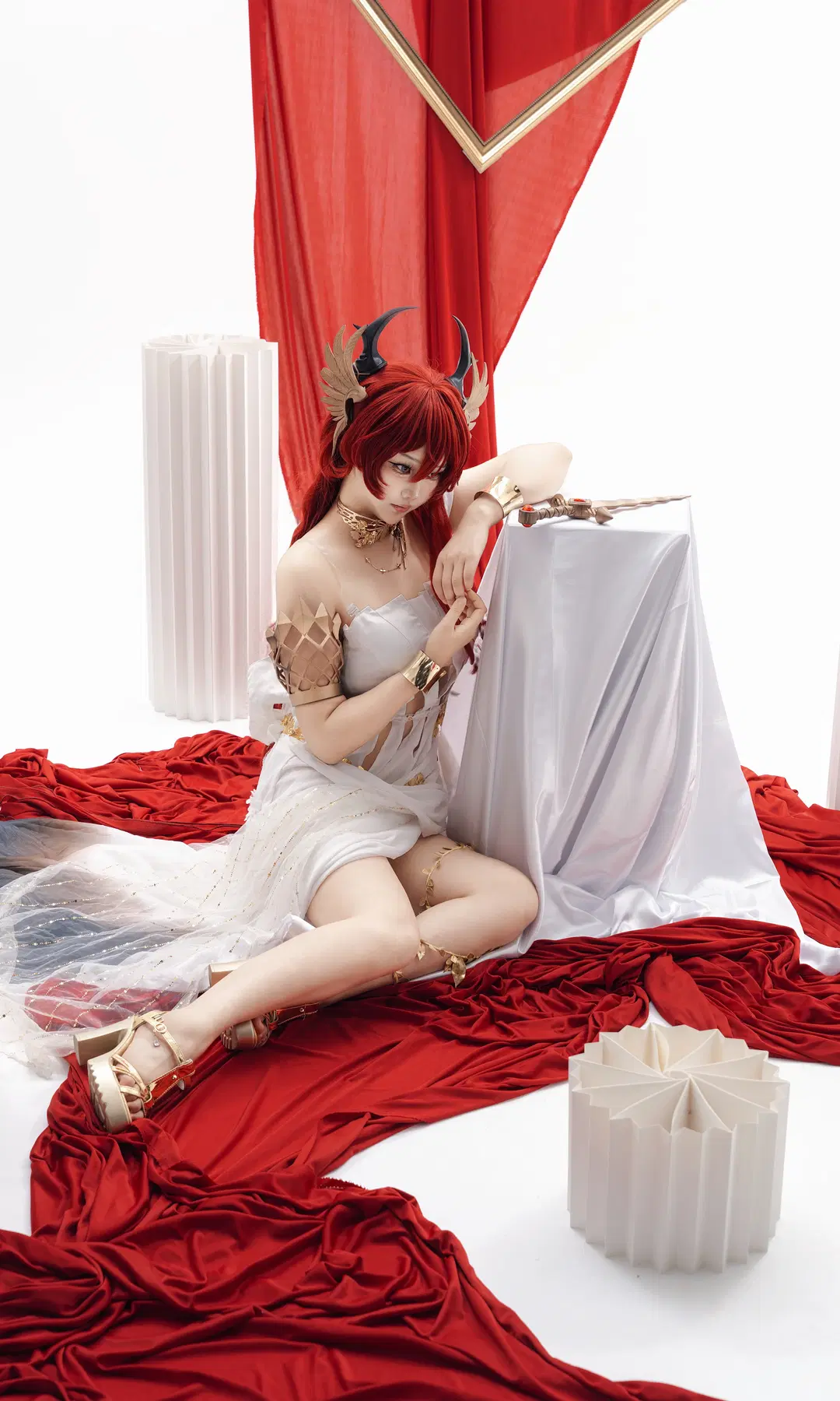 [Surtr cosplay] Arknights Ambience Synesthesia: White Studio Set Design Sharing by Bearsan - Image 6