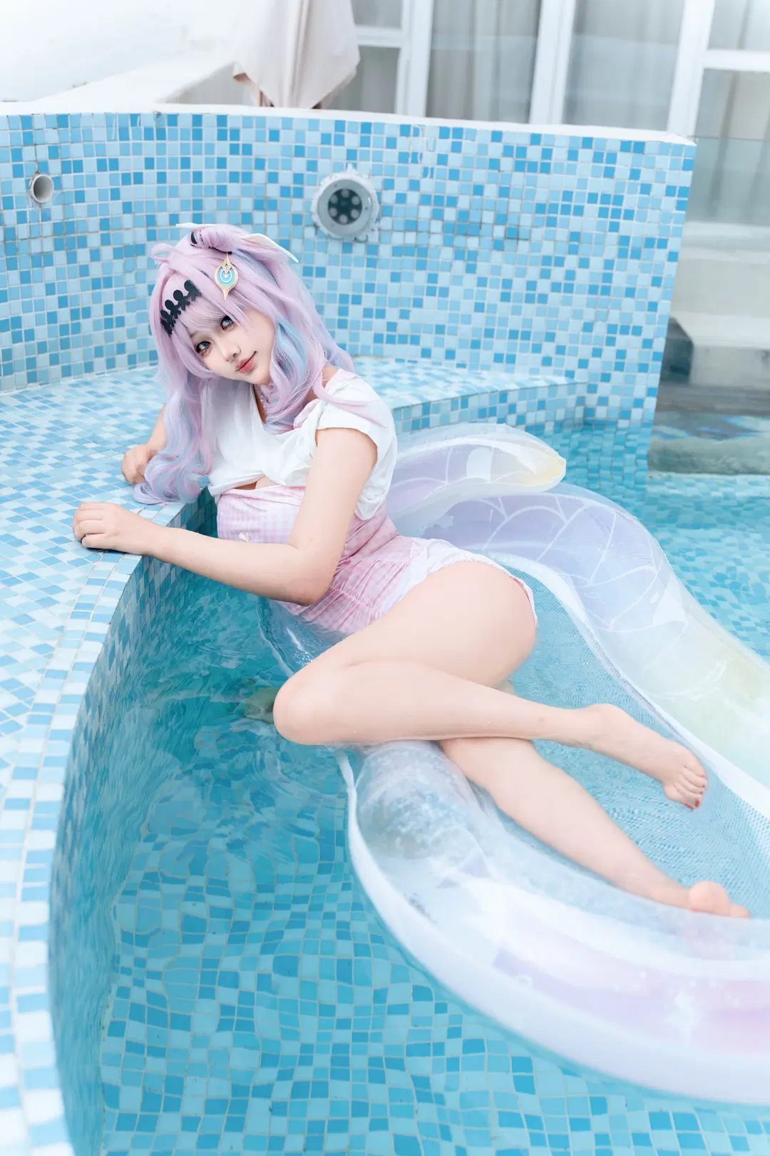 鸣潮, 达妮娅cos, 泳装cosplay, 二次元泳池拍照, 夏日人像摄影