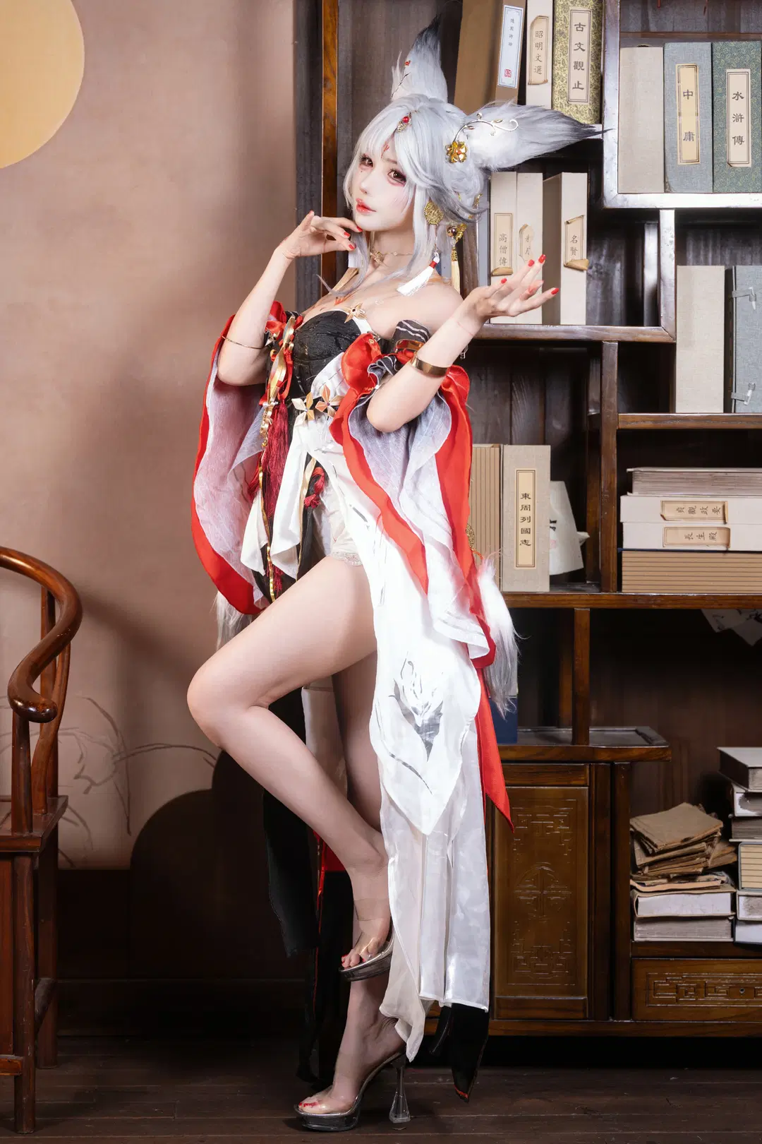[Hsin cosplay] Wuthering Waves Stunning Vulpine Maiden: A Clash of Scholarly Charm and Fantasy by BT-7274 - Image 2