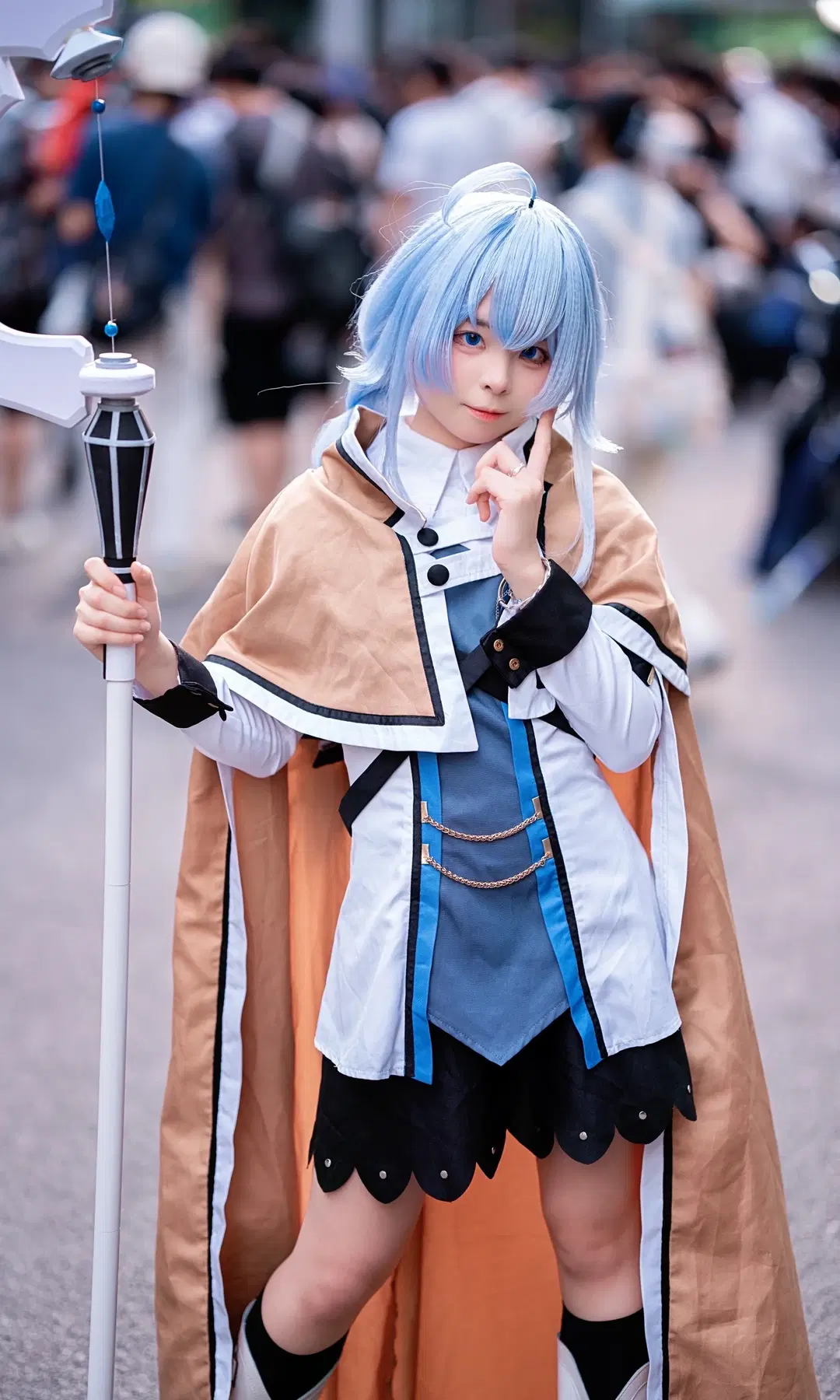 Convention Photos Return: Chronicles of a Blue Hair Braids Wizard Costume by 炭烤纤纤子qvq - Image 4