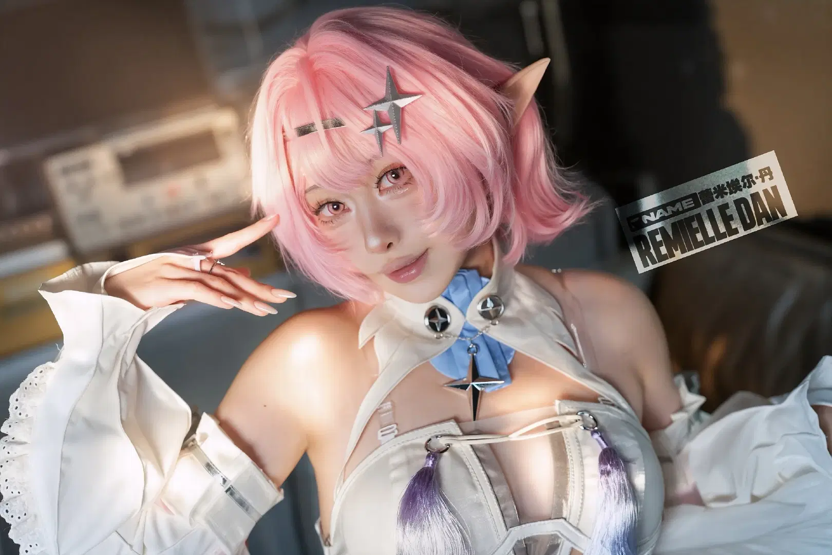 [Remielle cosplay] Zenless Zone Zero: The Pink-Haired Elf Angel by 九百九十九夜 - Image 2