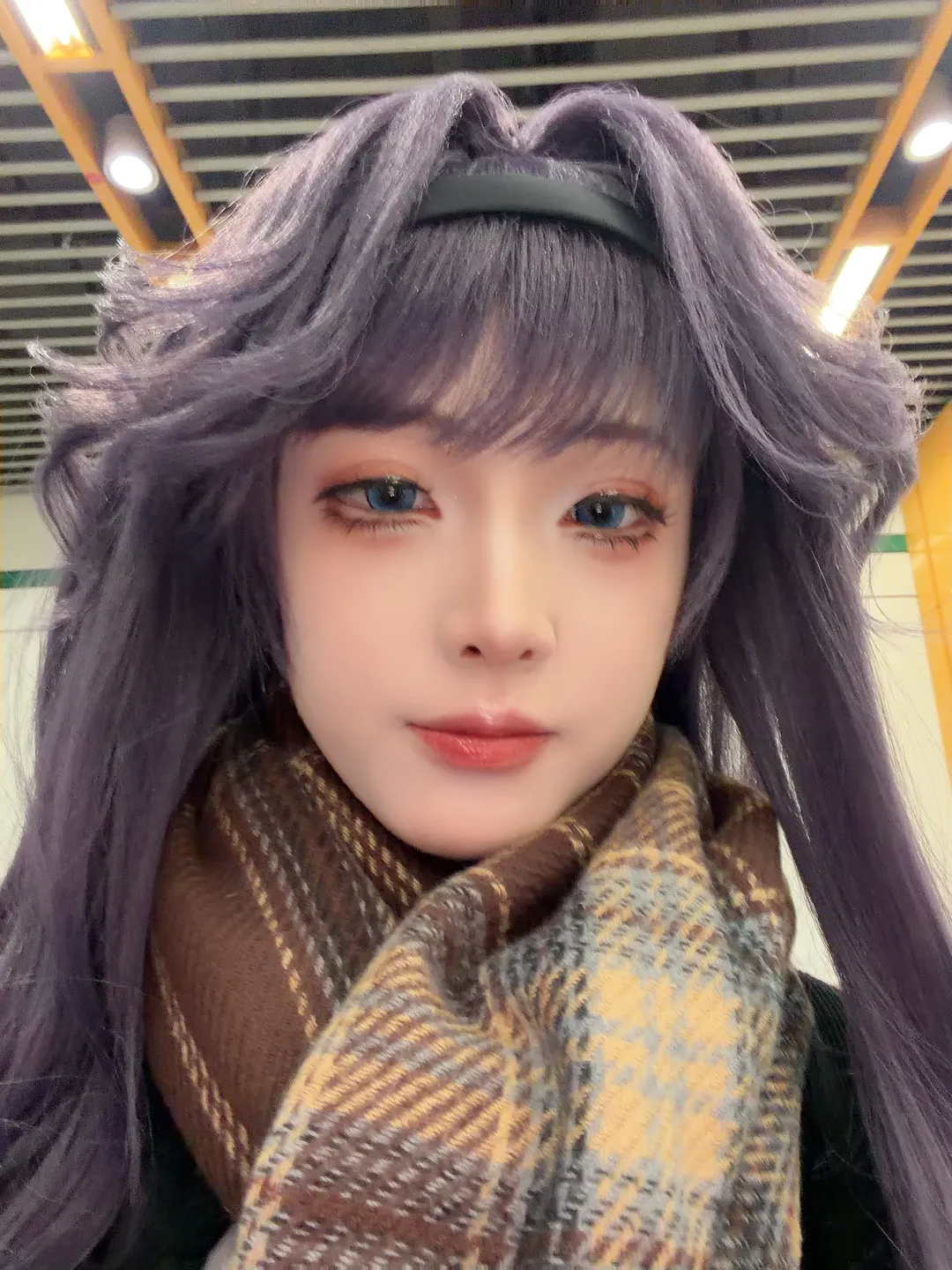 紫のウィッグ, 和栗薫子 コスプレ, 青色カラコン, 凛太郎くん, ピンクのセーラー服 - 6枚目