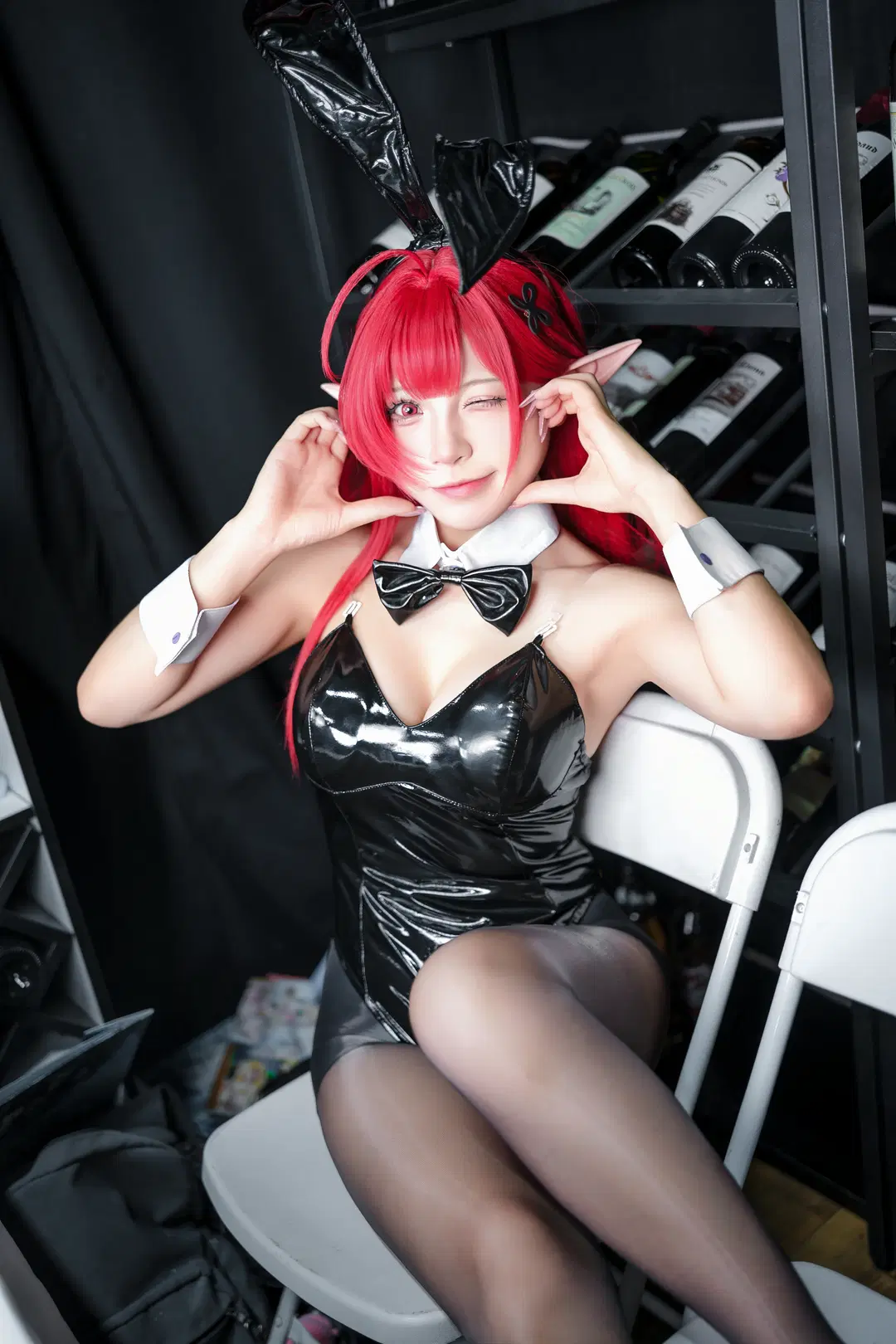 兔女郎造型的絕佳光影與酒窖氛圍 - aabb - 第2張