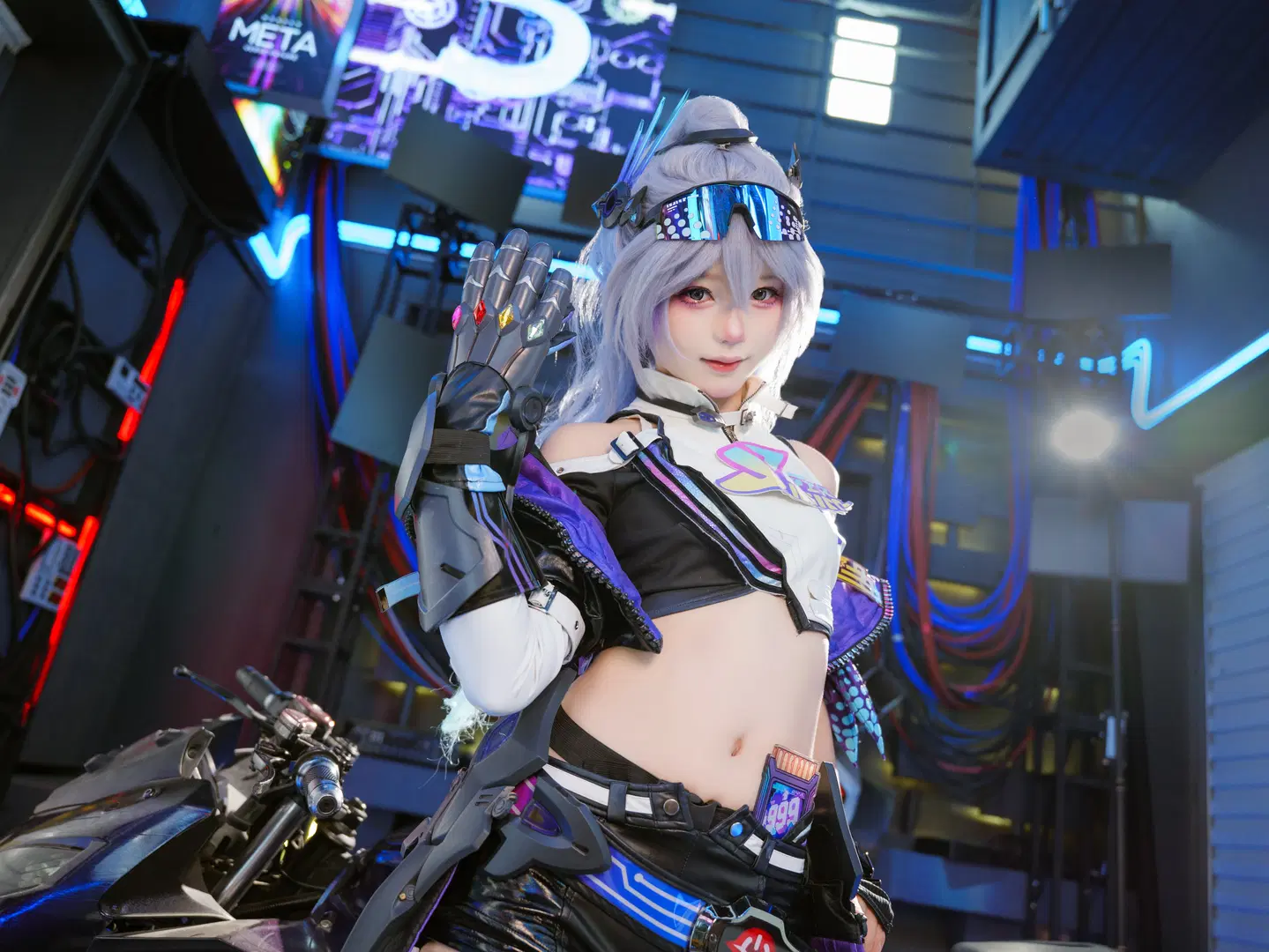 【银狼cos】崩坏星穹铁道lv.999赛博正片 - 千坂 - 第3张
