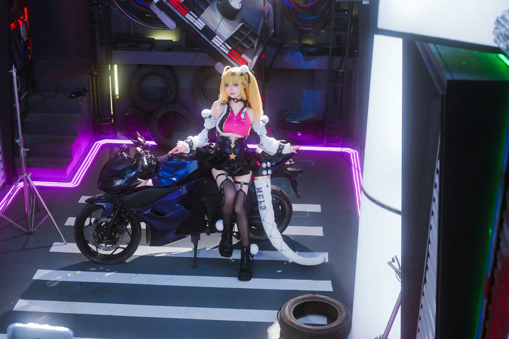 [Cissia Cosplay] Zenless Zone Zero's chemistry teacher also has the heart of a Biker girl by 千坂 - Image 2